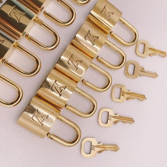 100% Authentic Louis Vuitton Shiny Gold 1 Lock and 1 Key Excellent Condition - Picture 8 of 9